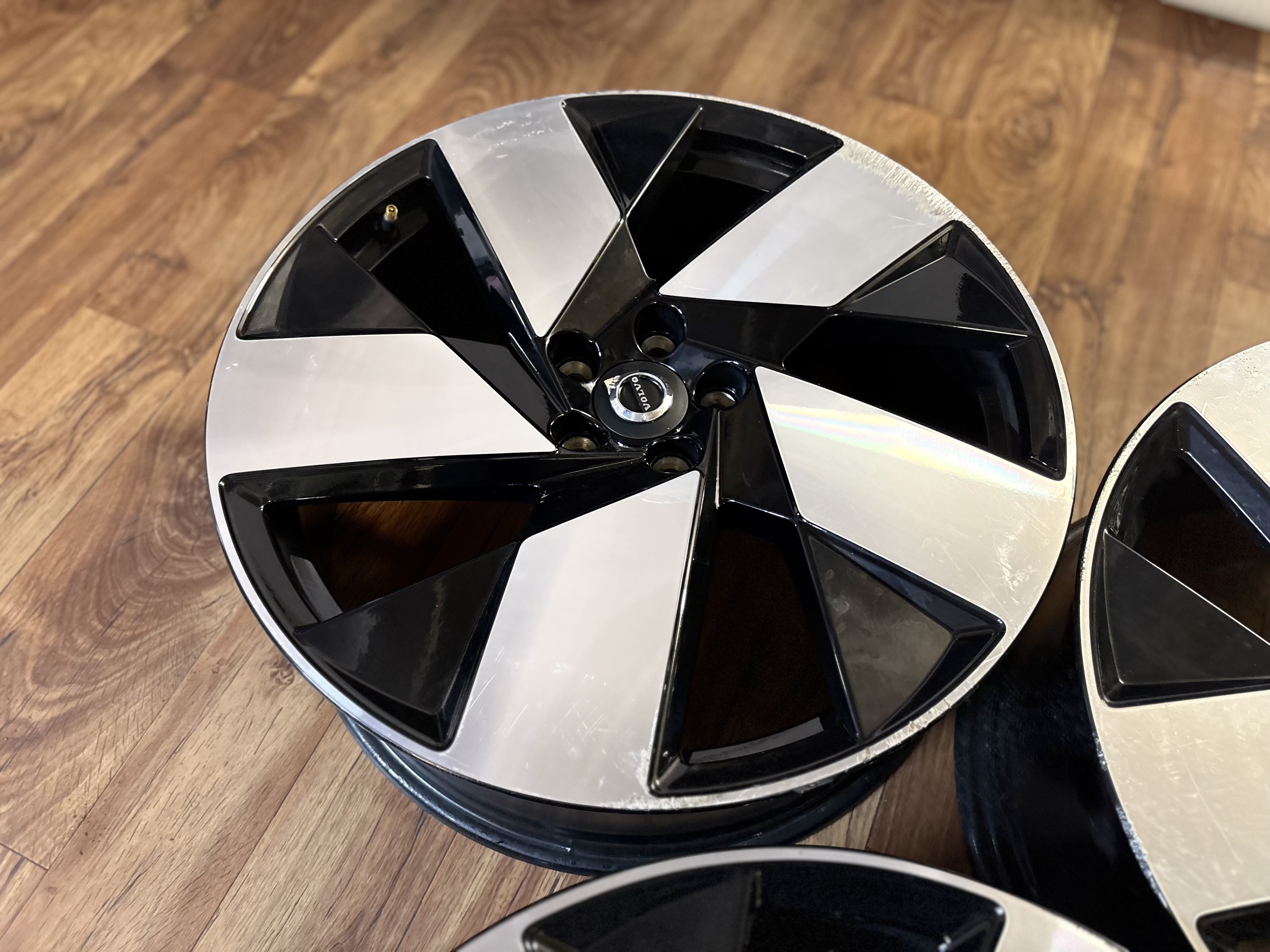 Volvo EX40 - Photo 5