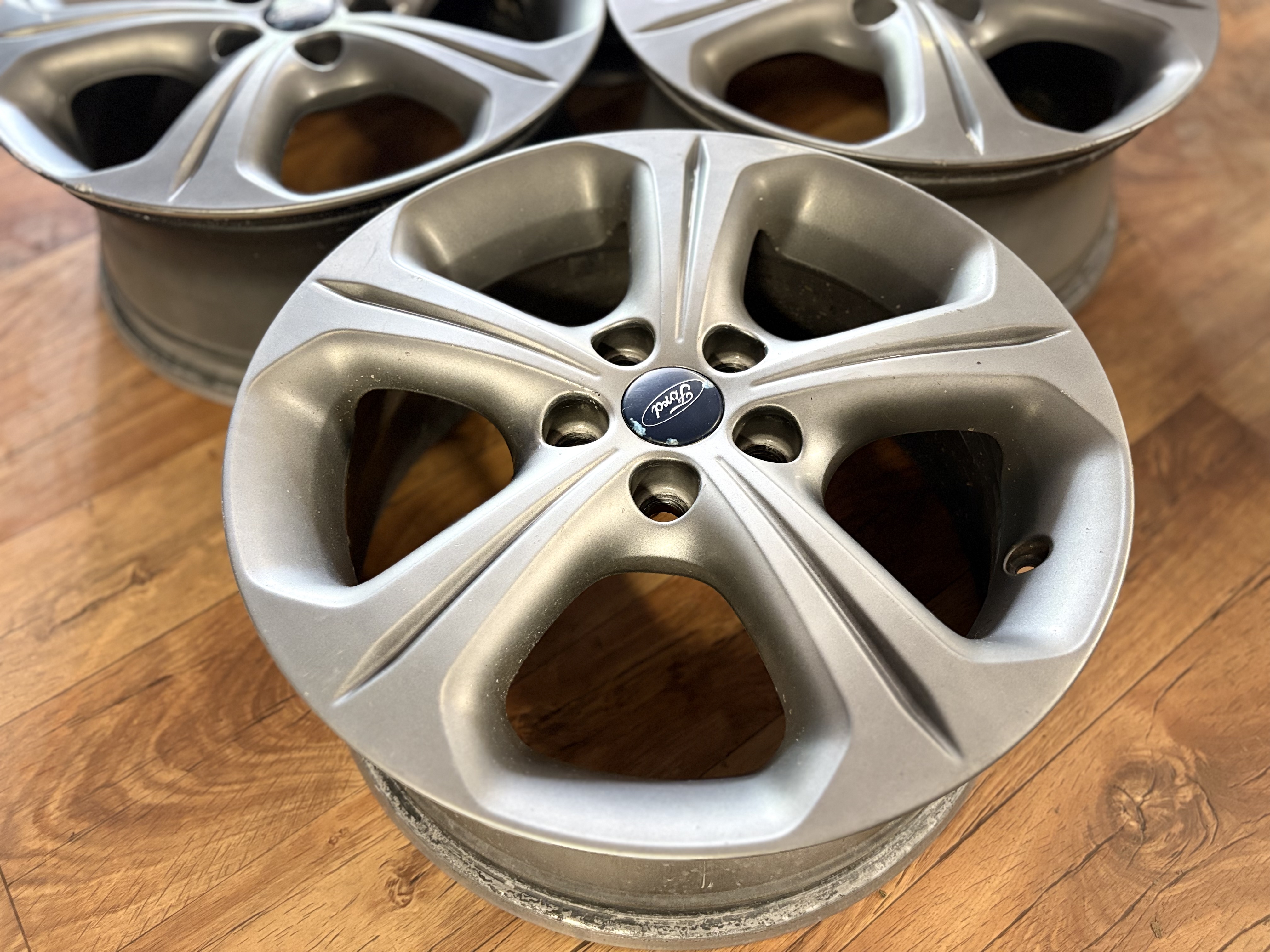 Ford - Photo 2