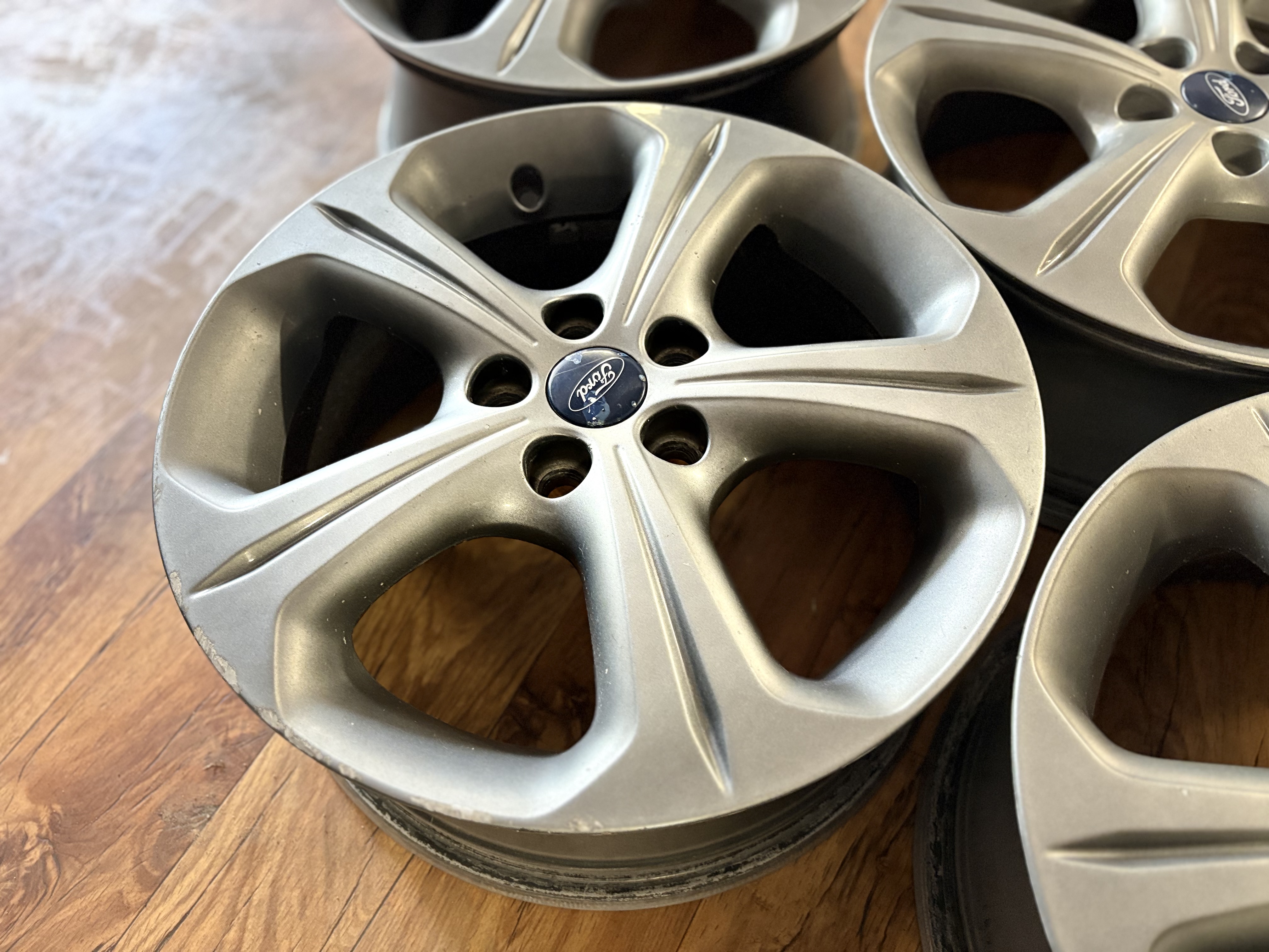 Ford - Photo 3