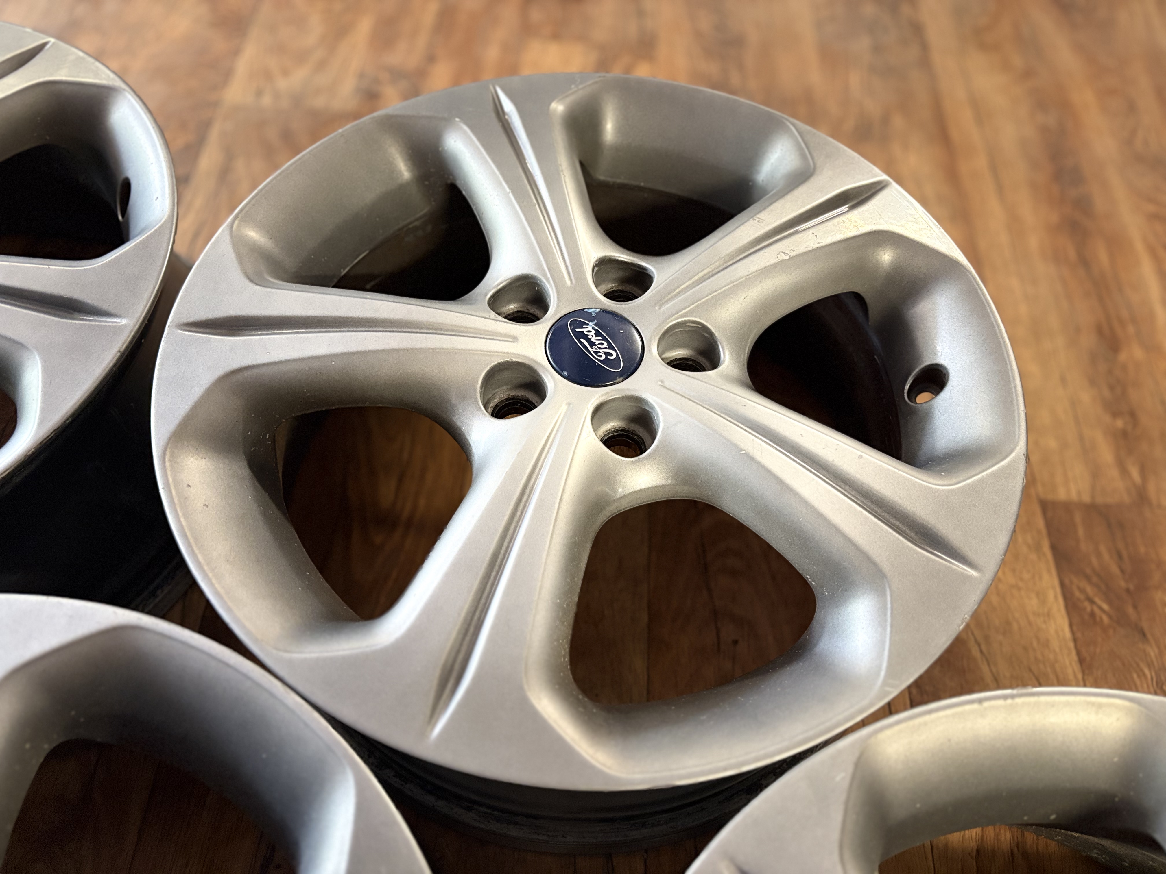 Ford - Photo 4