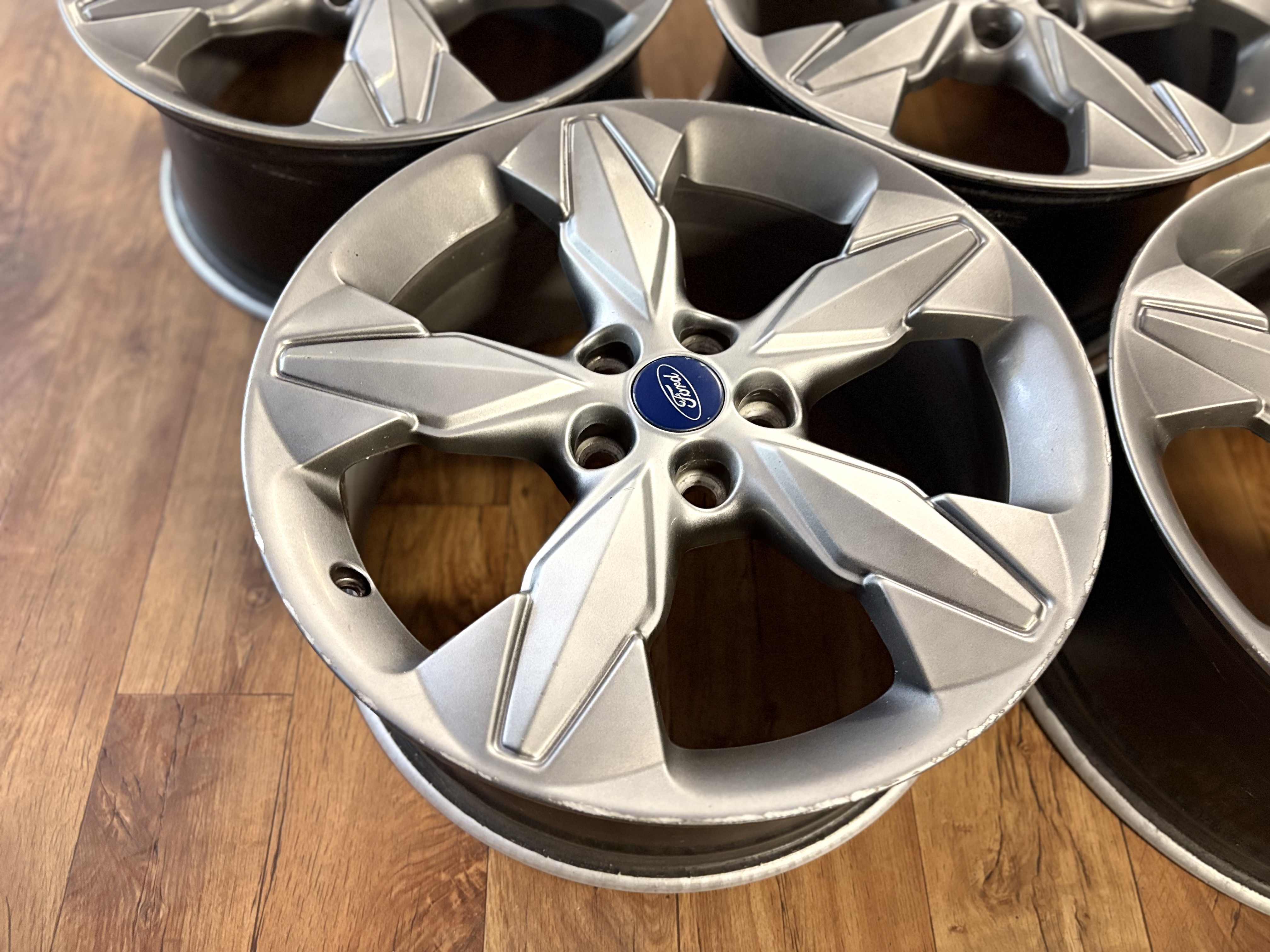 Ford - Photo 3
