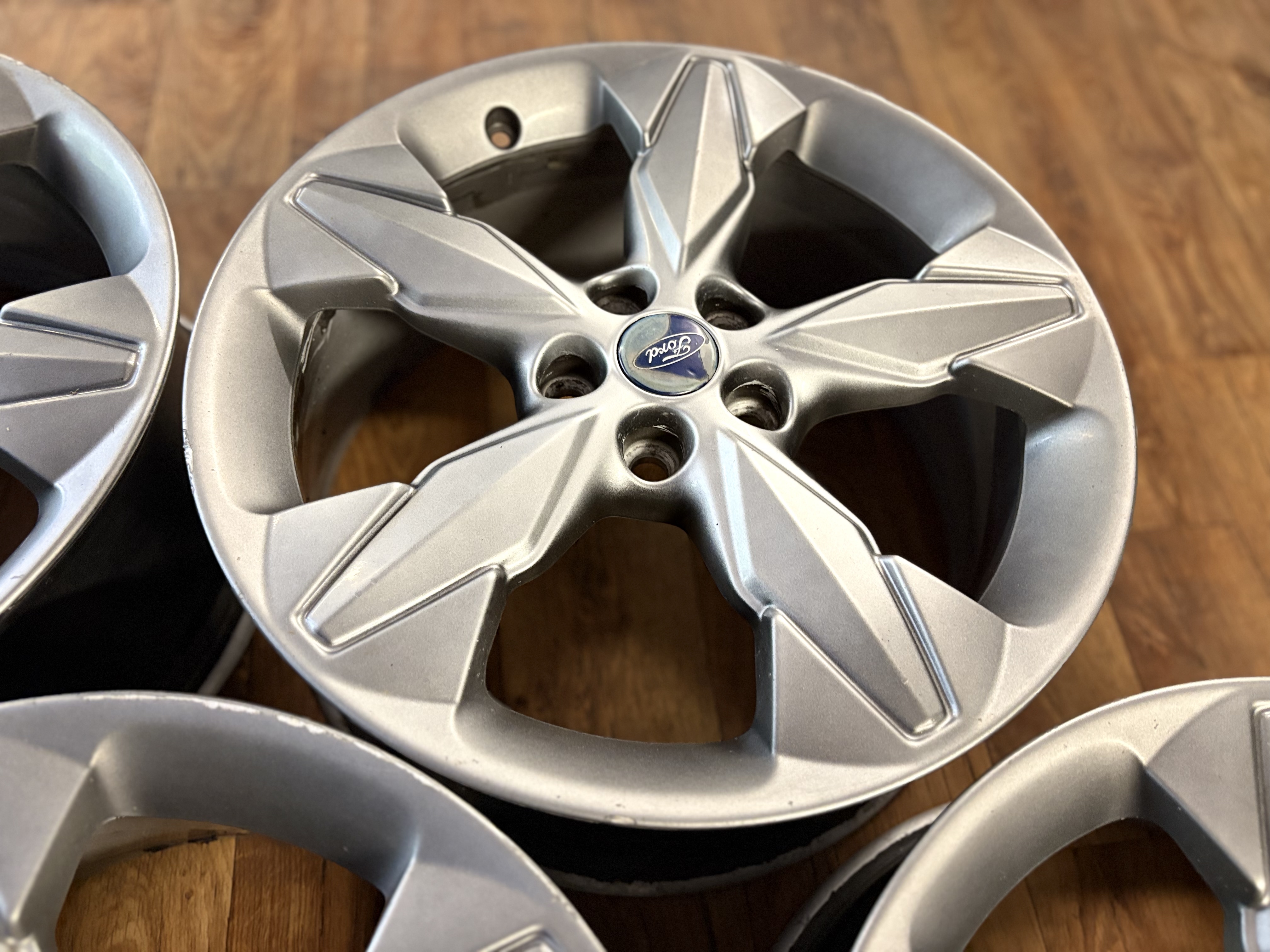 Ford - Photo 4