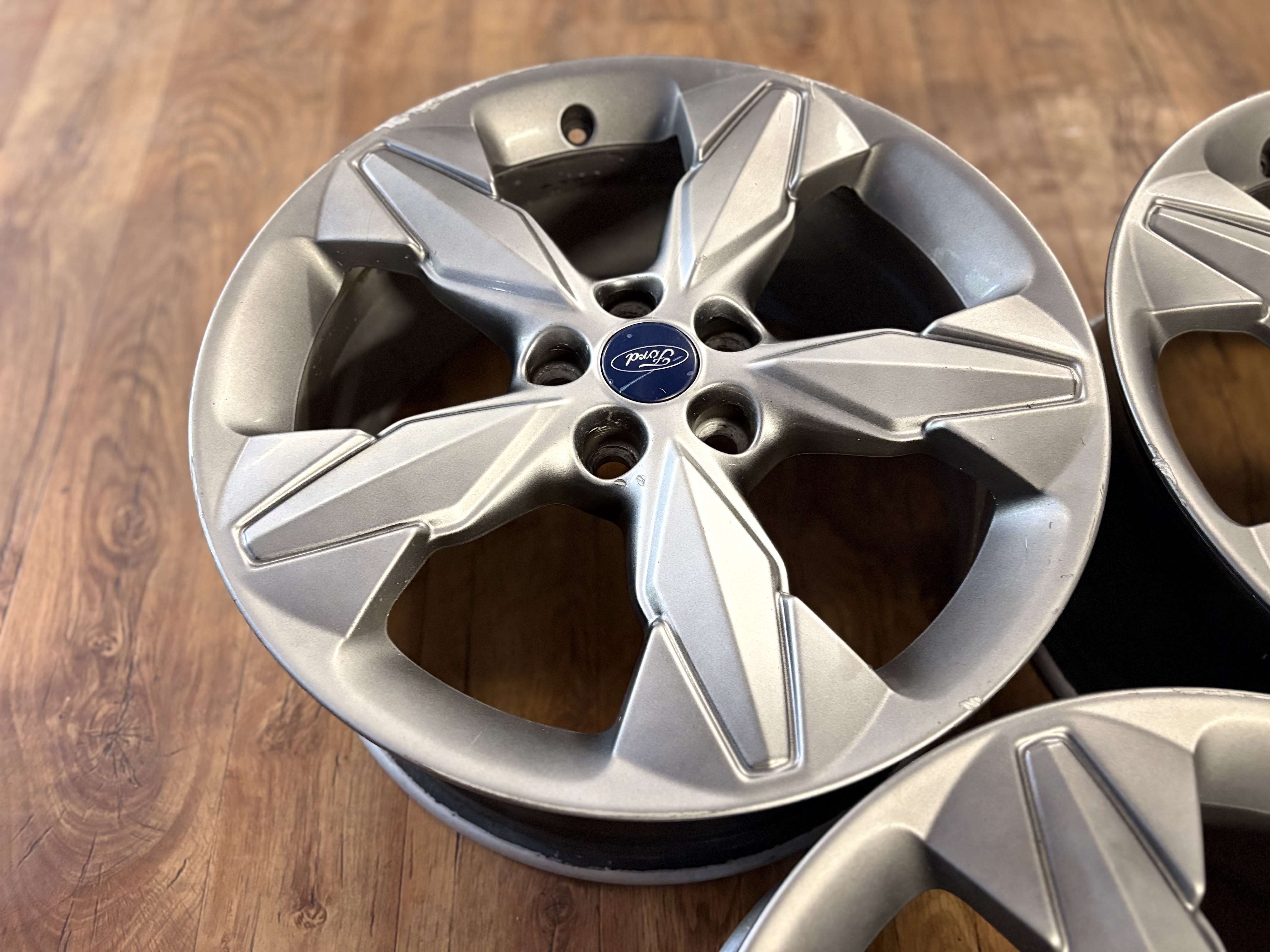 Ford - Photo 5