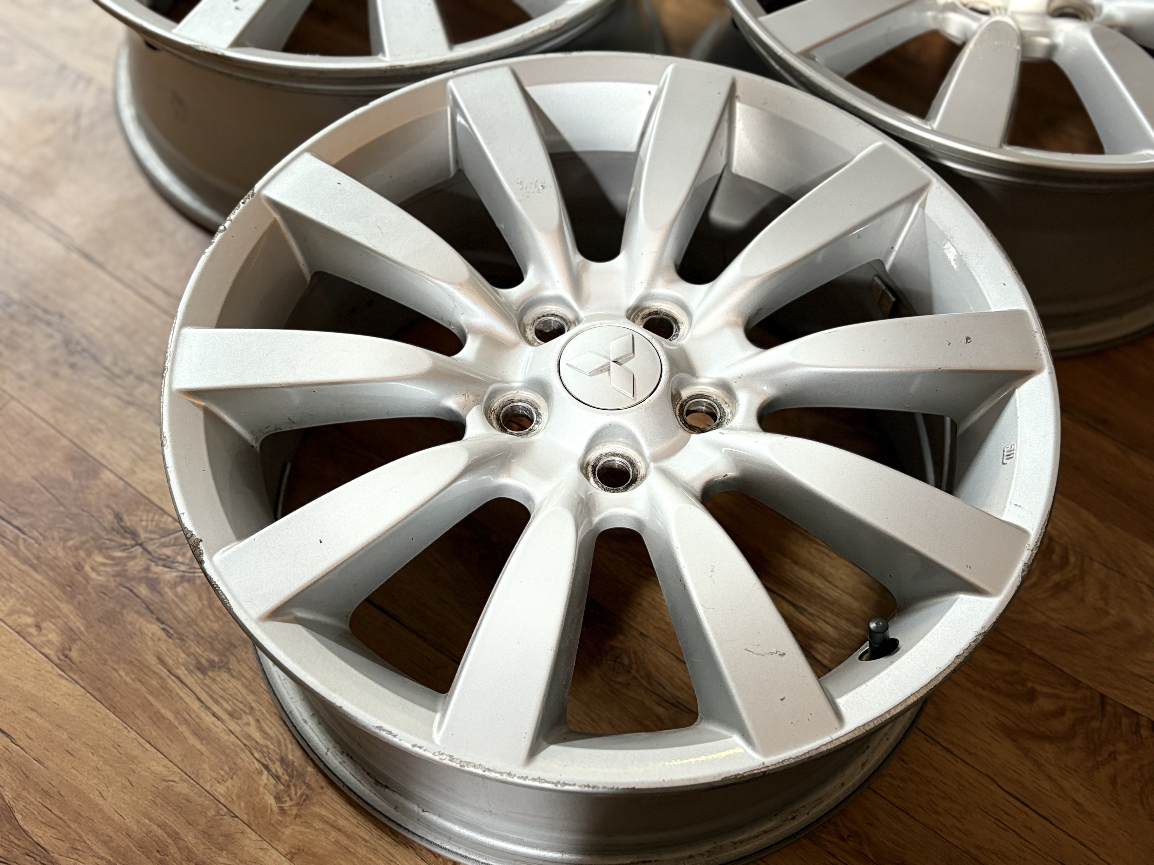 Mitsubishi - Photo 2