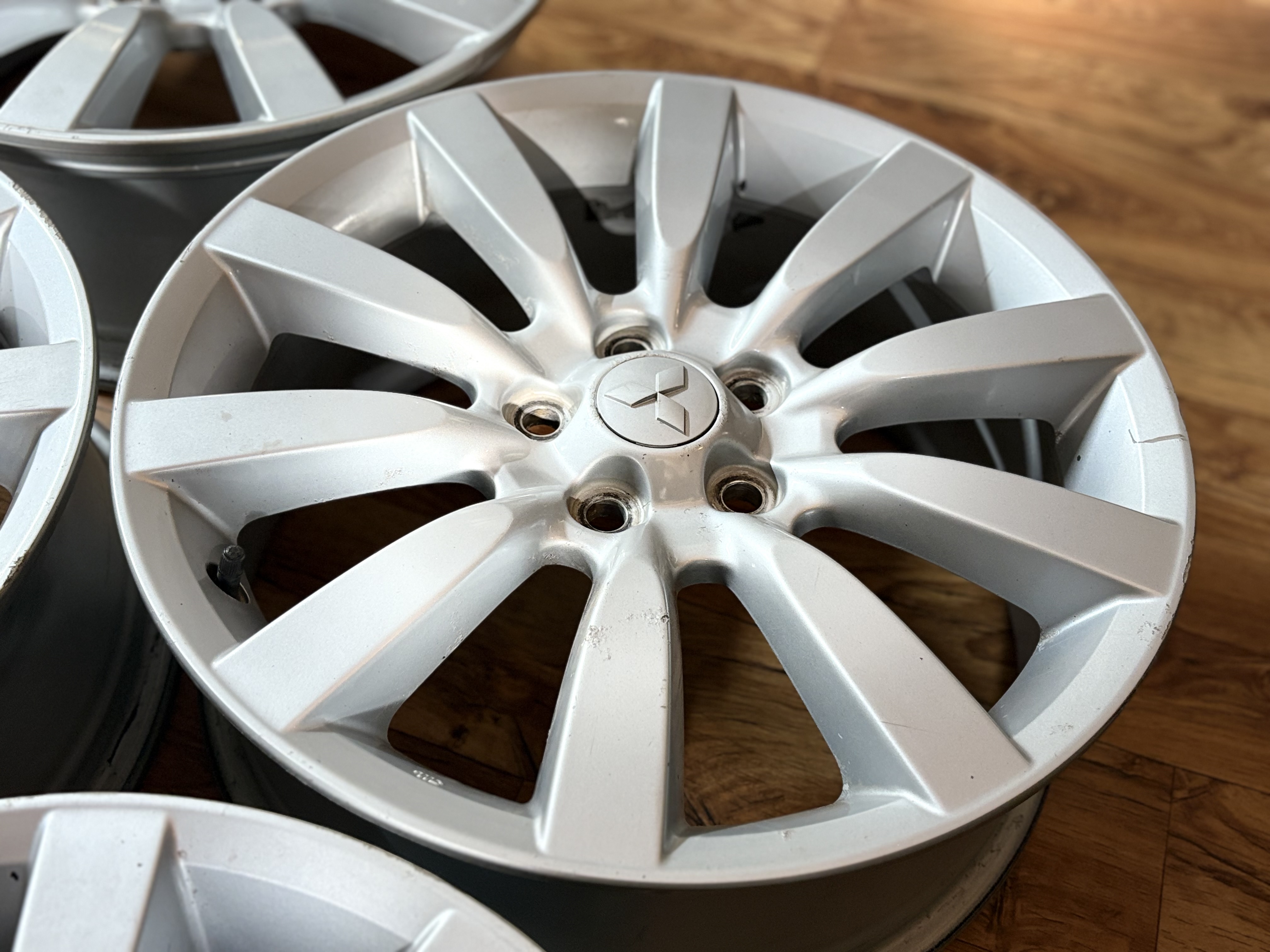 Mitsubishi - Photo 3