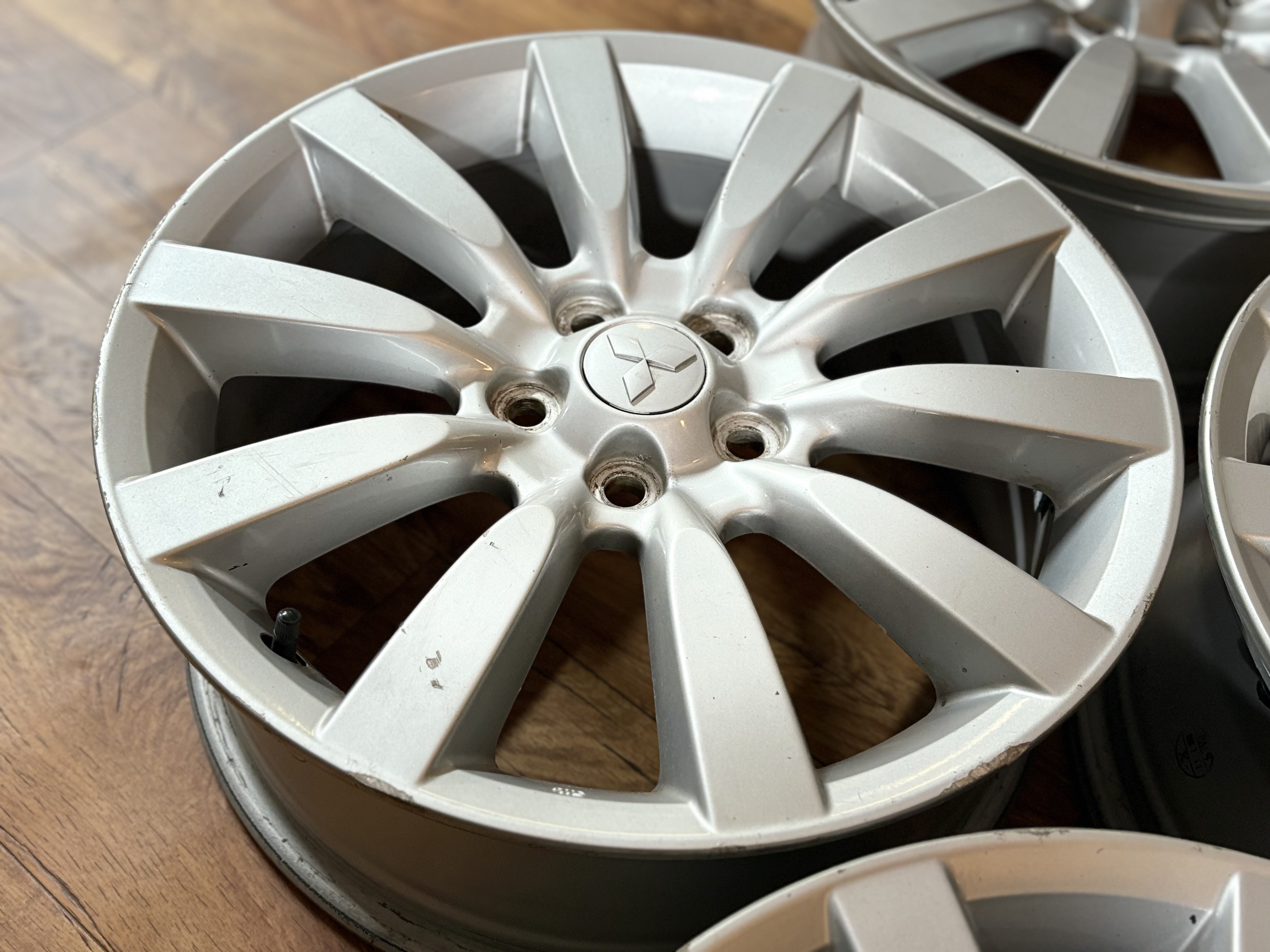 Mitsubishi - Photo 4
