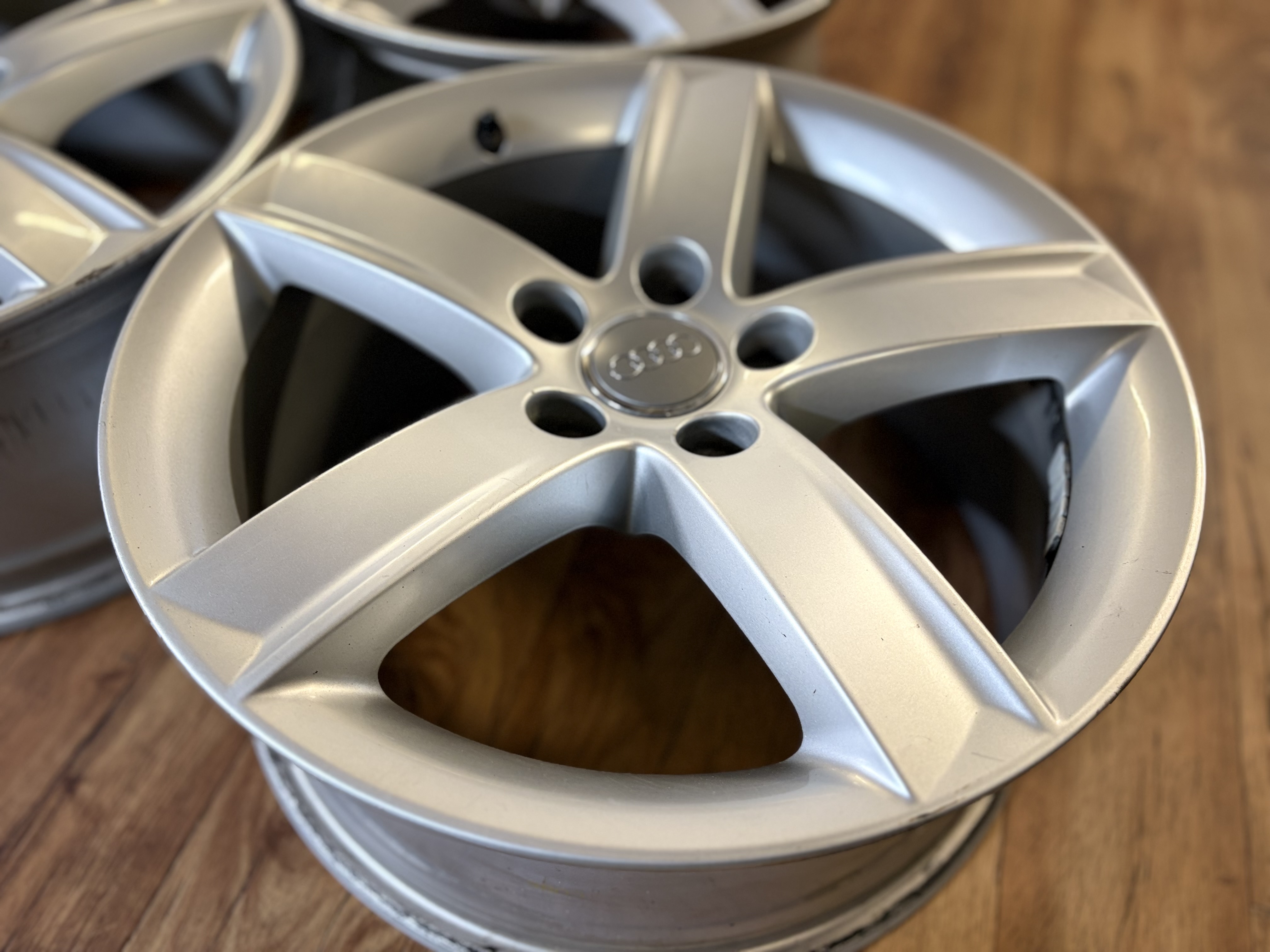 Audi A6/A4 - Photo 2