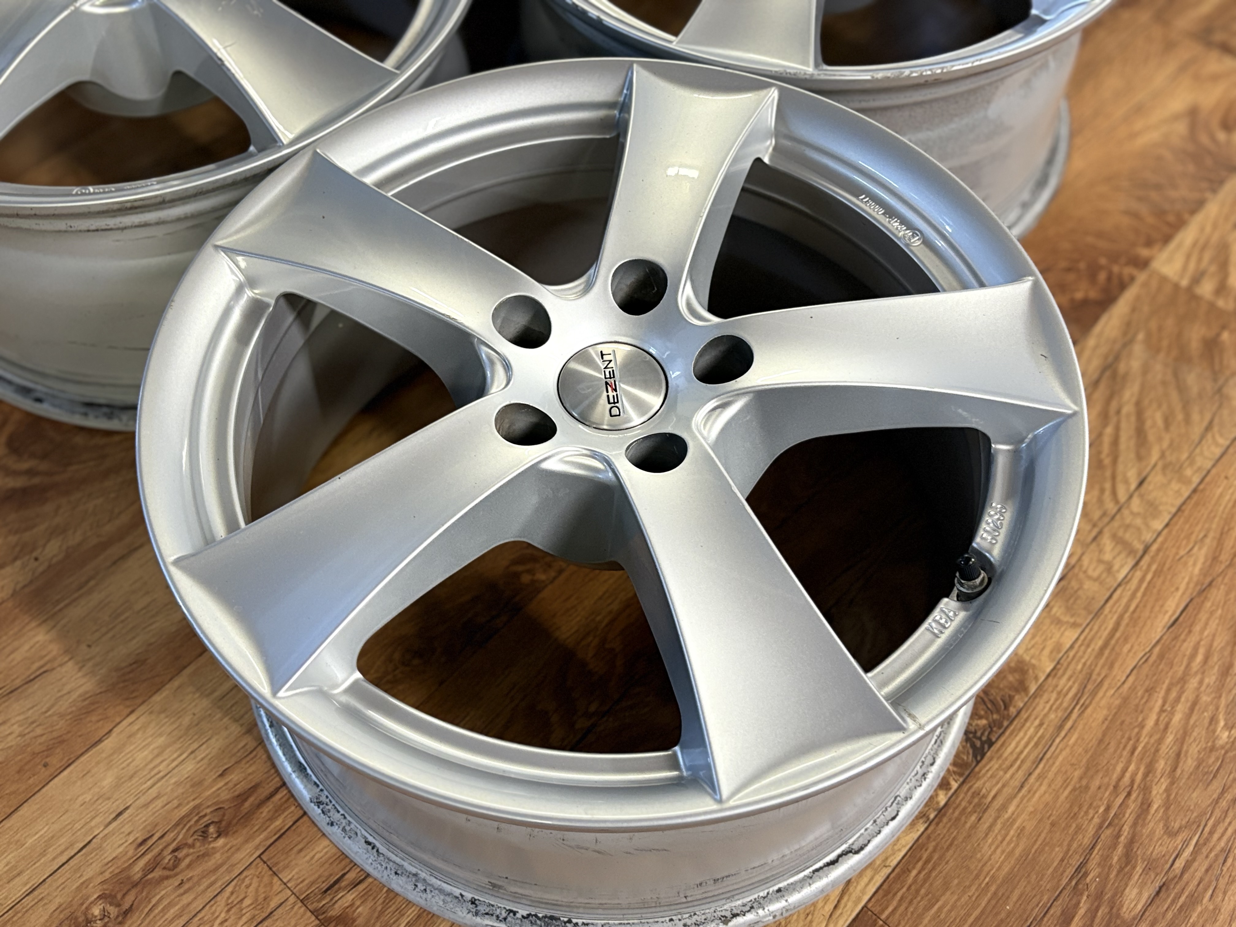 Dezent - Photo 2