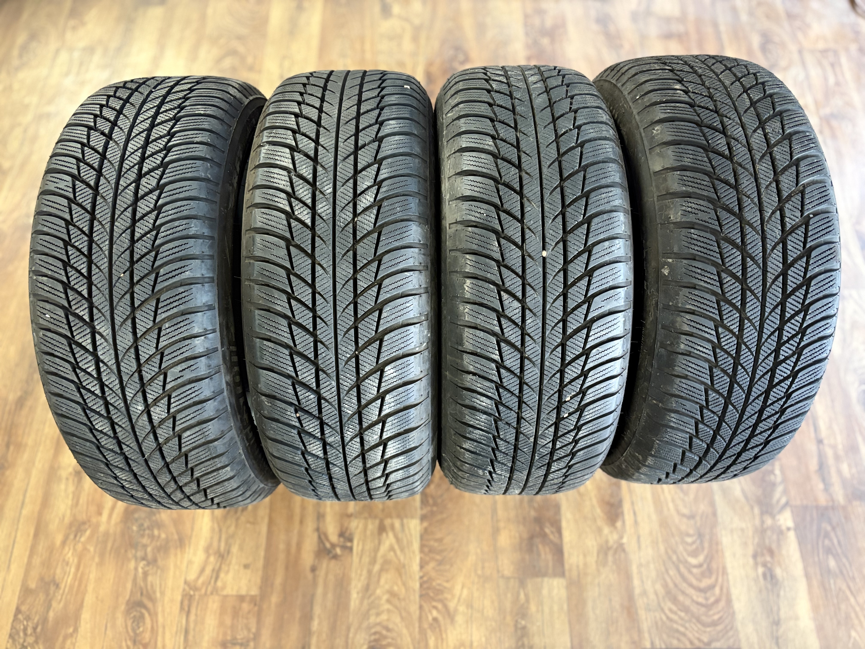 Bridgestone Blizzak LM001 - Photo 1